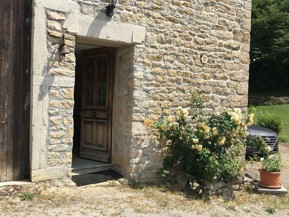 La Ferme De Montard Bed & Breakfast Montmorot Exterior photo